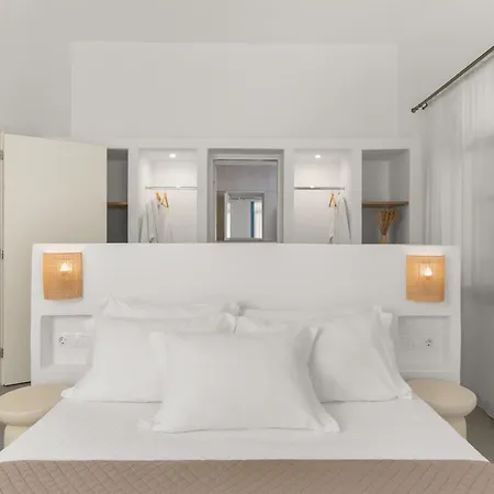 Paros Seafront 3* Logaras