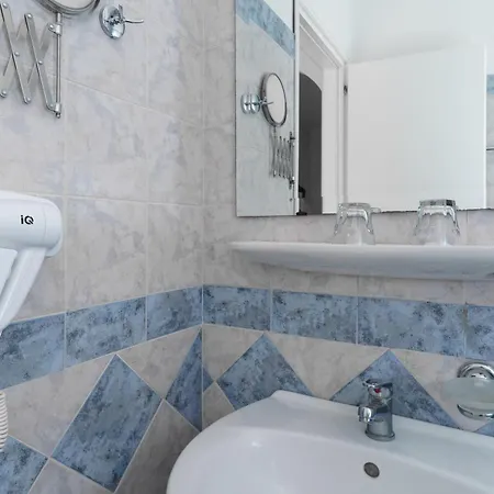 Paros Seafront Otel 3*
