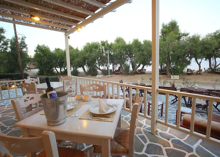 Paros Seafront 3* ロガラス