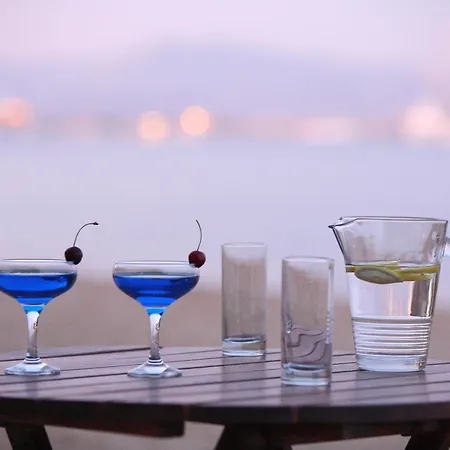 Paros Seafront 洛加拉斯