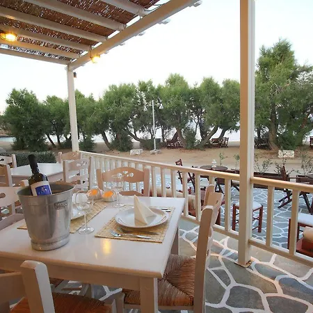 Paros Seafront 3* Logaras
