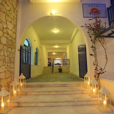 Paros Seafront 酒店 3*