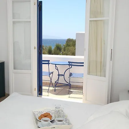 Paros Seafront 3* Logaras